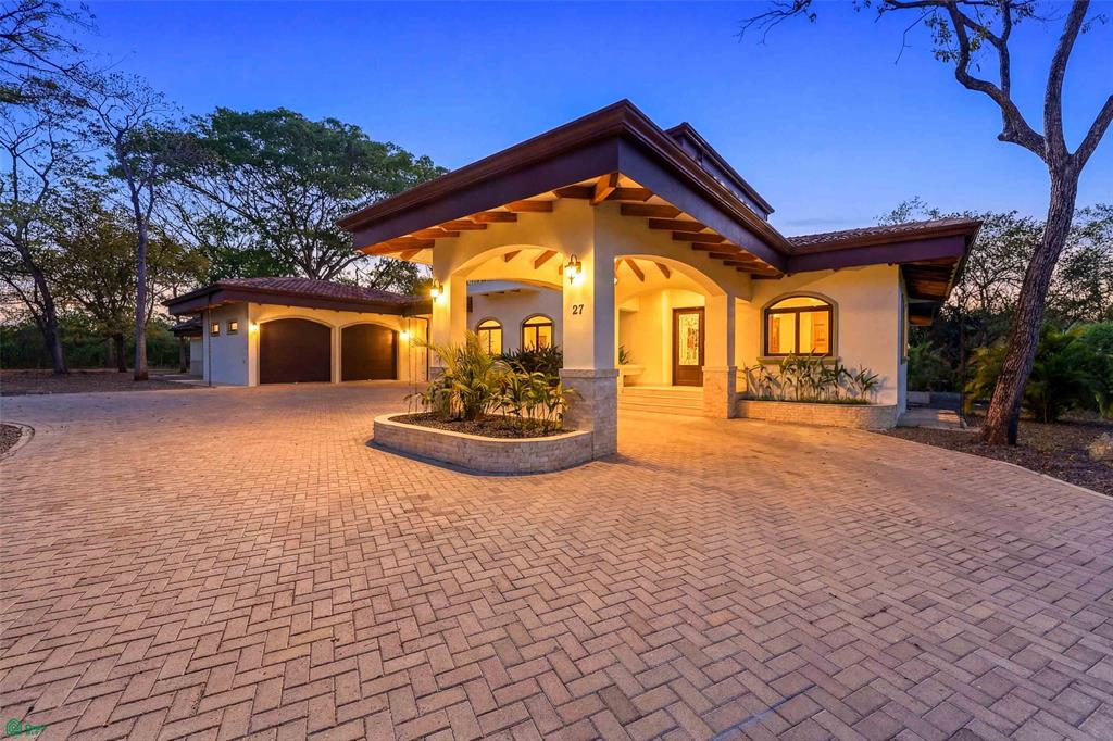 Brand New Luxury Home