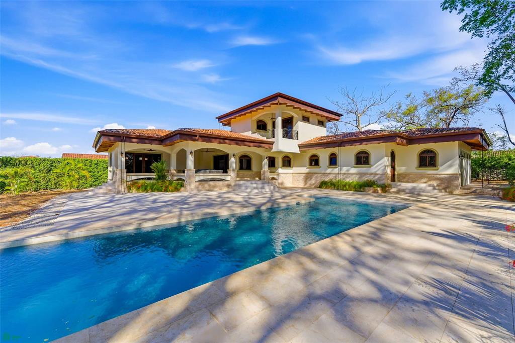 Brand New Luxury Home
