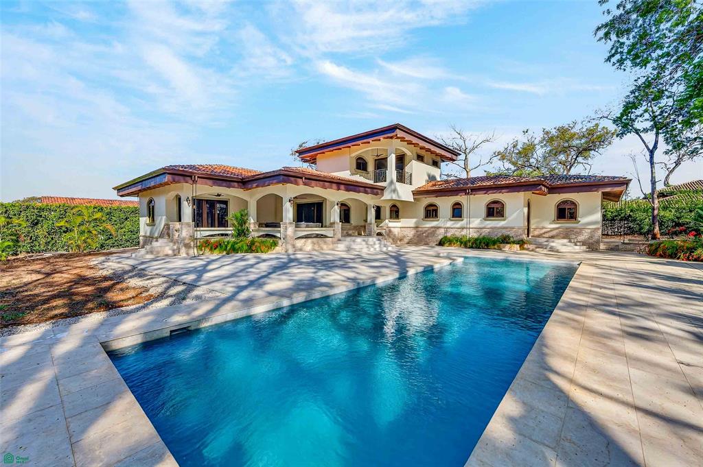 Brand New Luxury Home