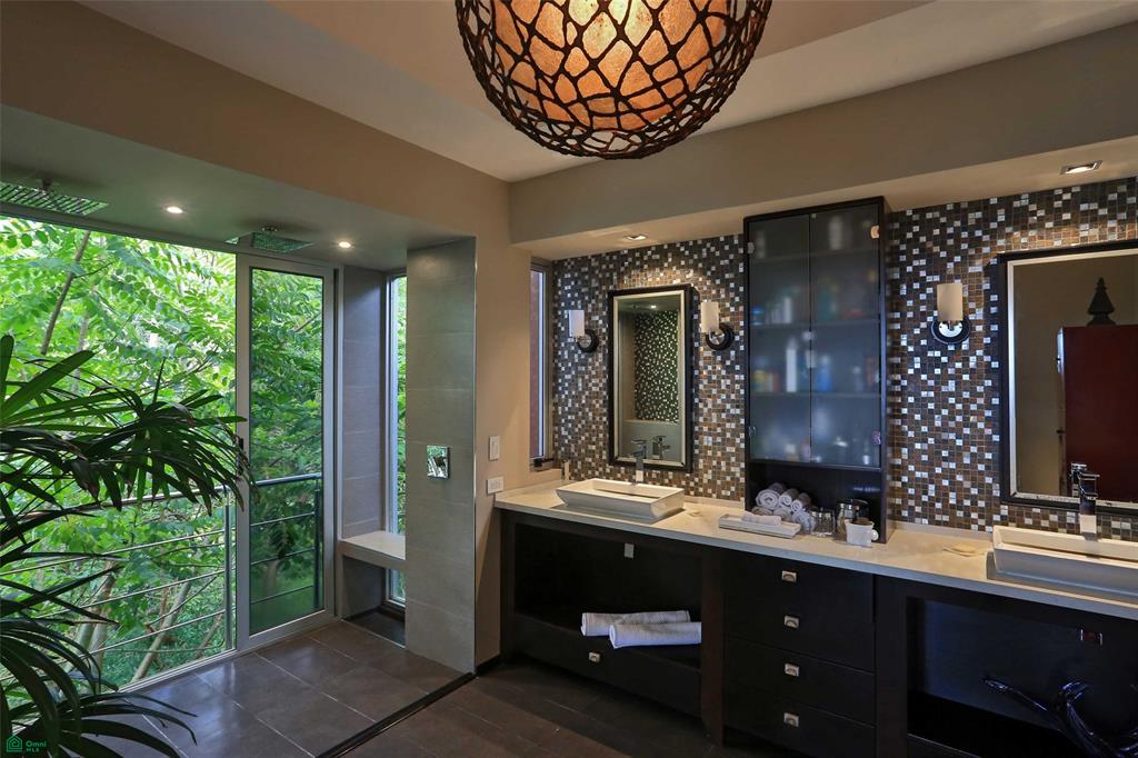 Contemporary Forest View Luxury Home