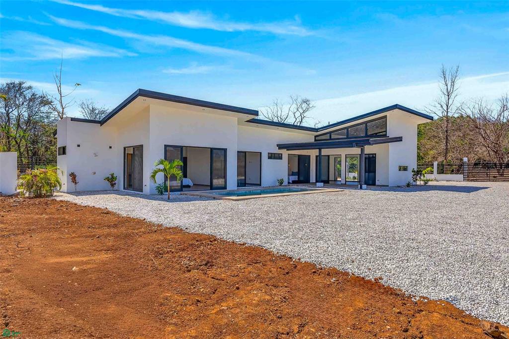 Modern Pool Home