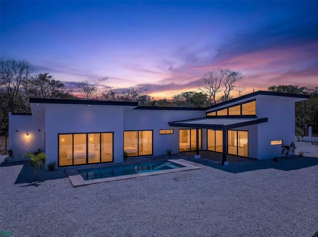 Modern Pool Home