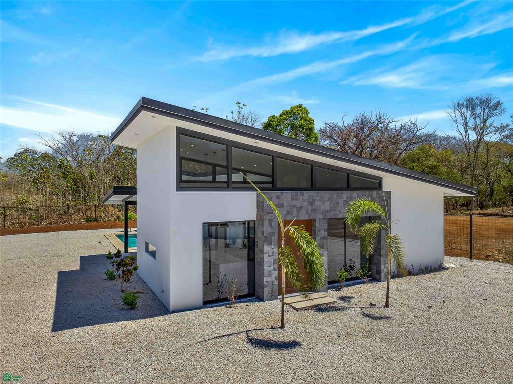 Modern Pool Home