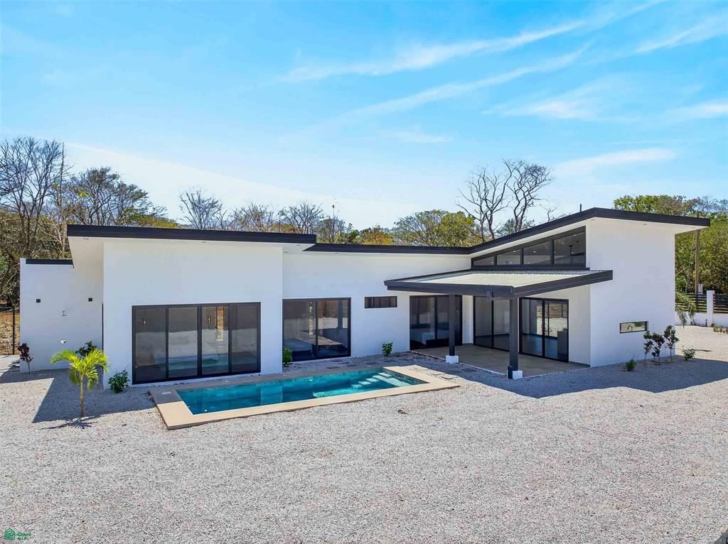 Modern Pool Home