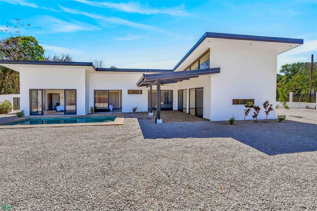 Modern Pool Home