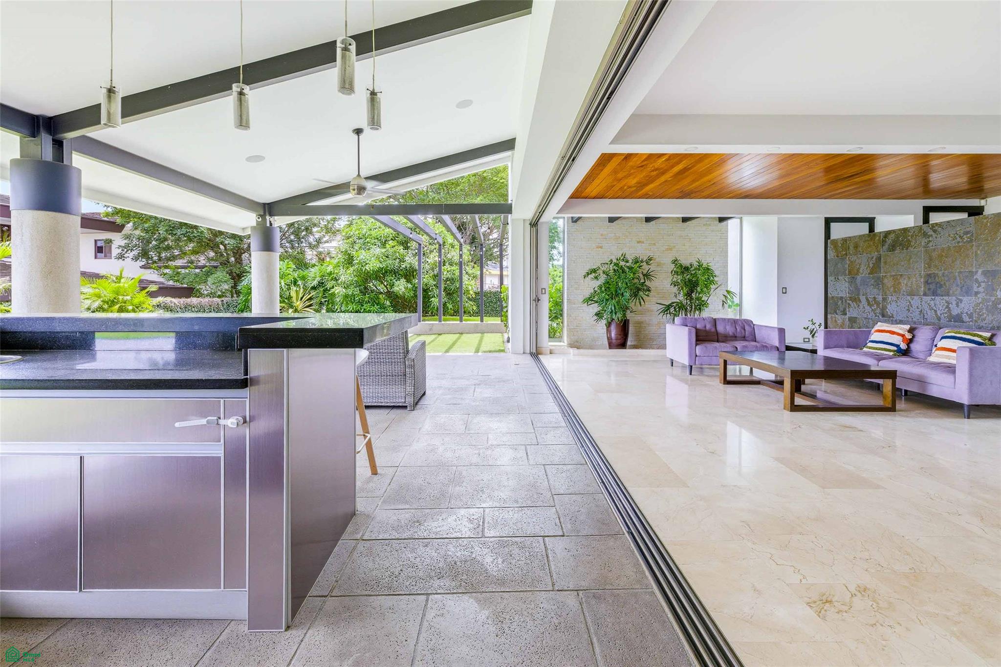 Contemporary Family Residence