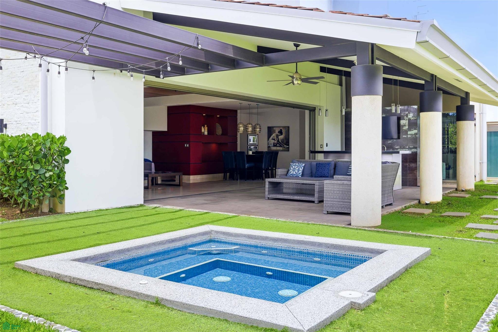 Contemporary Family Residence