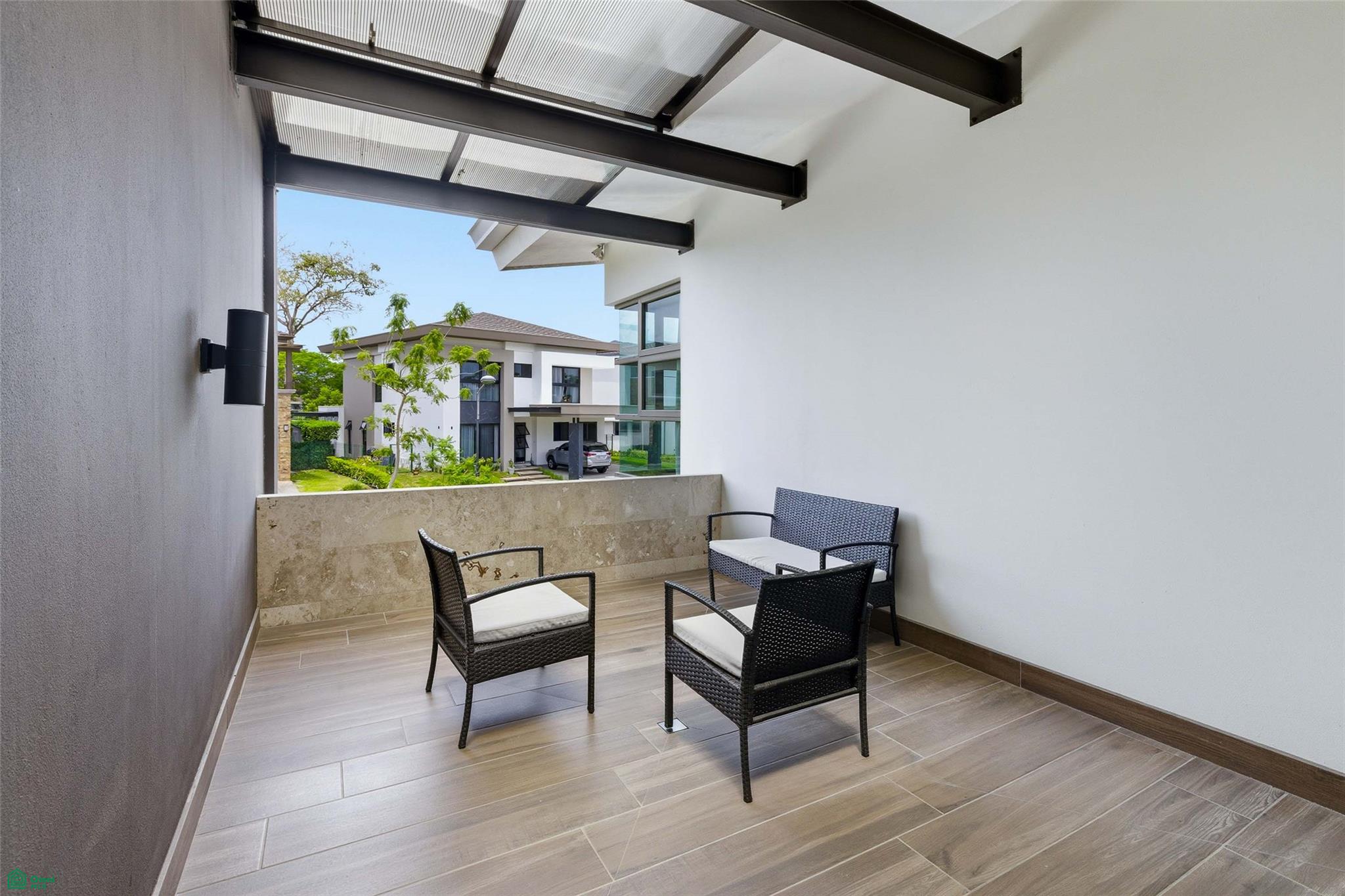 Contemporary Family Residence