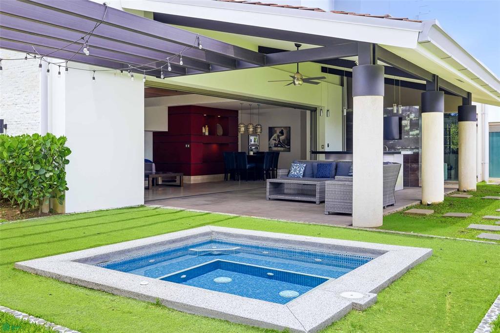Contemporary Family Residence