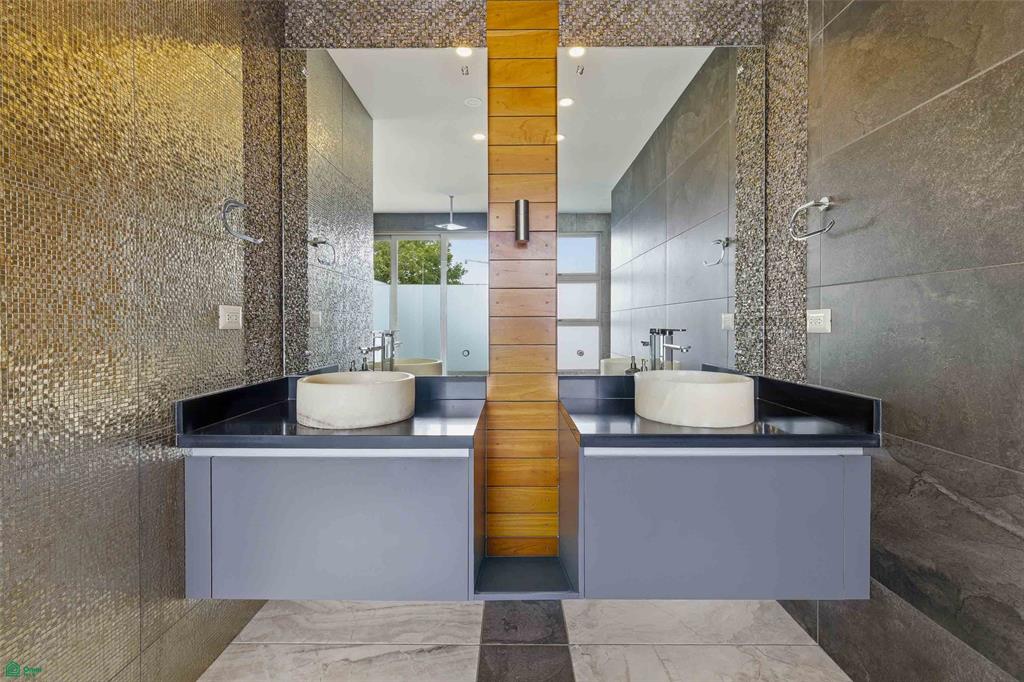 Contemporary Family Residence