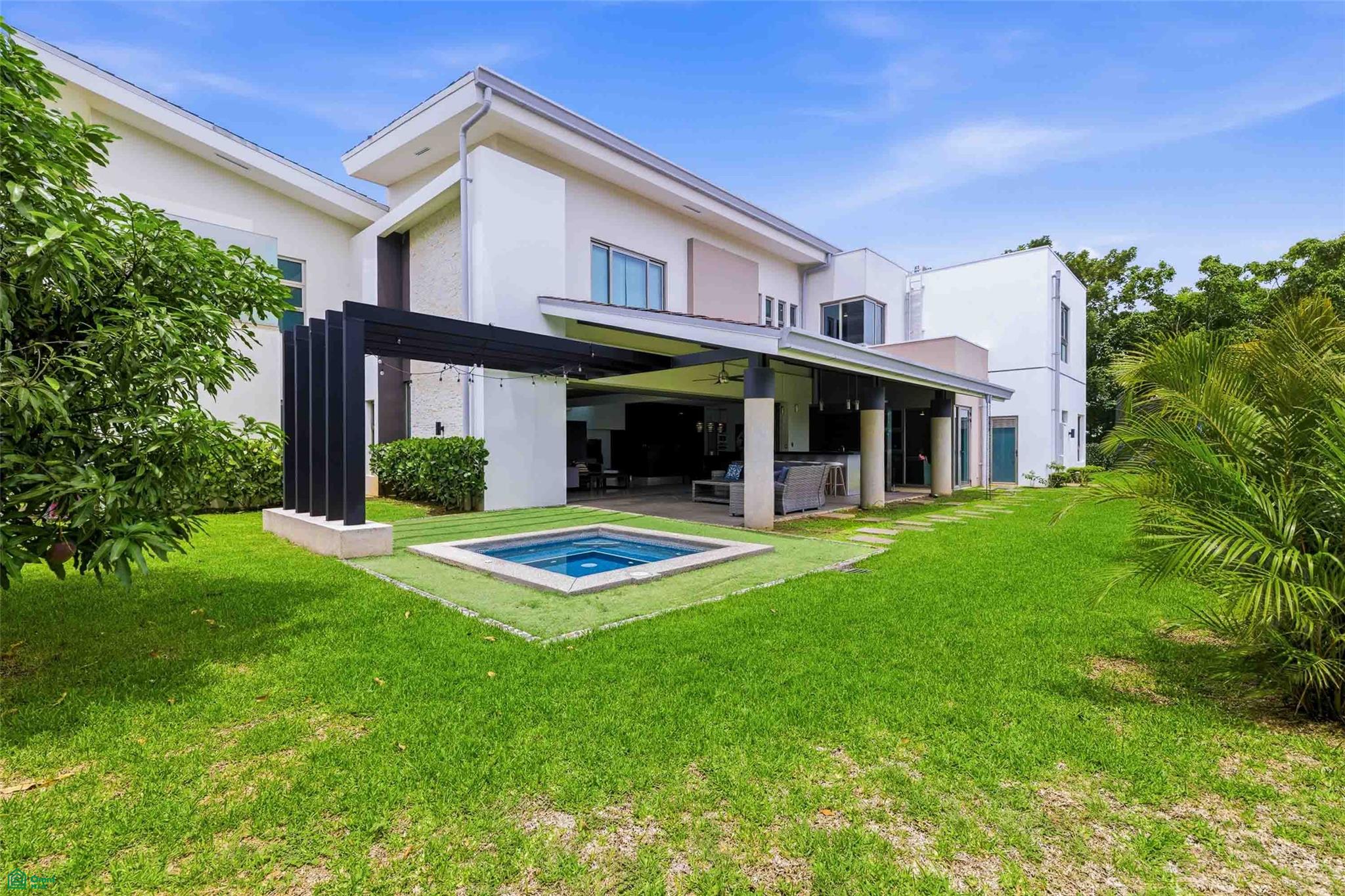 Contemporary Family Residence