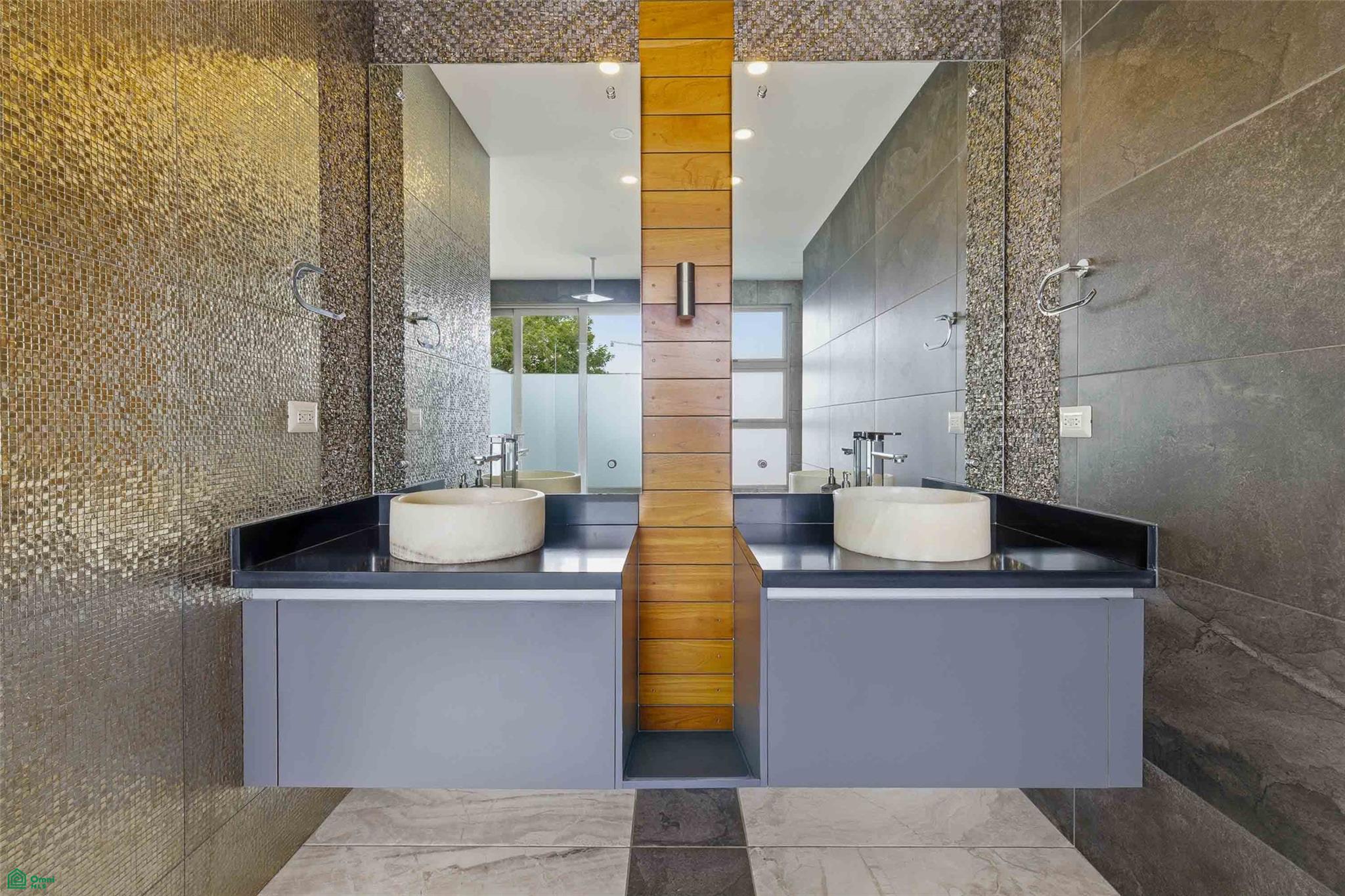 Contemporary Family Residence