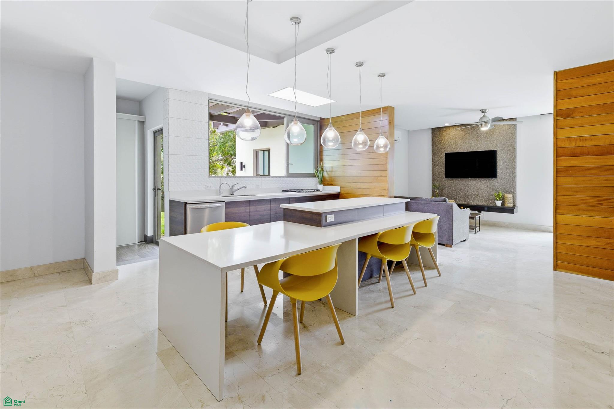 Contemporary Family Residence
