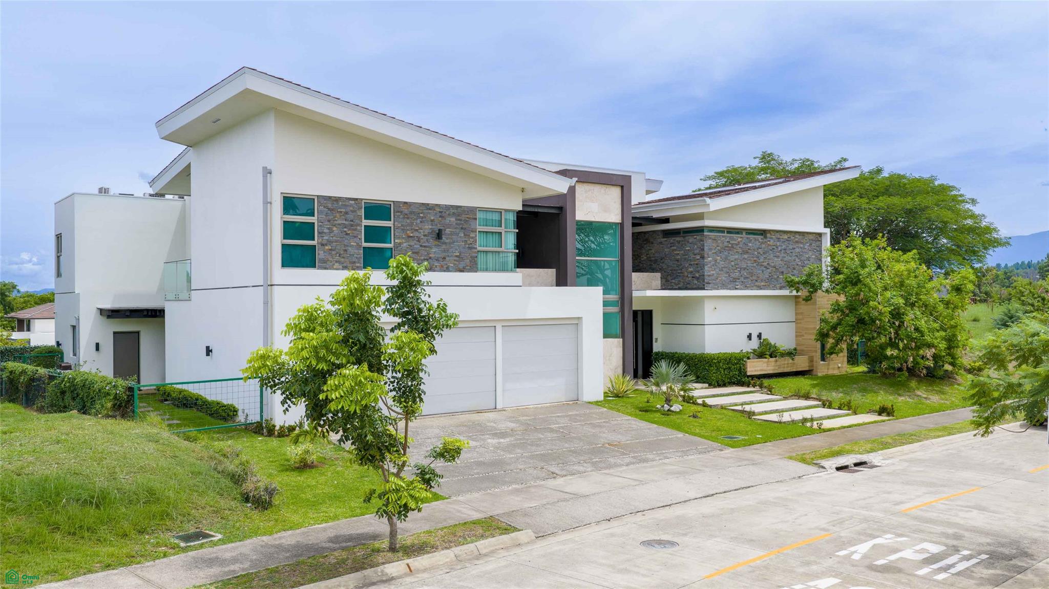 Contemporary Family Residence
