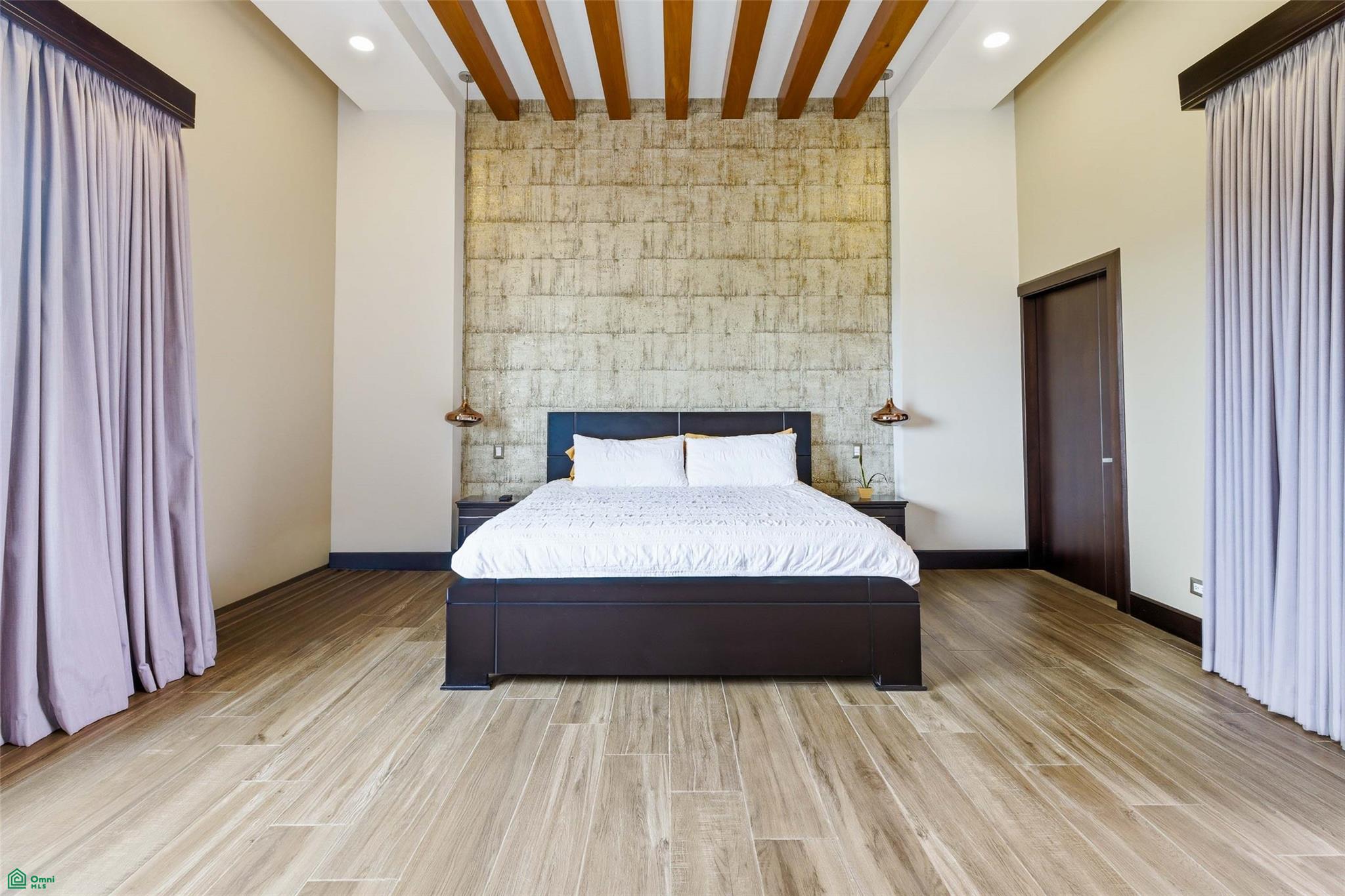 Contemporary Family Residence