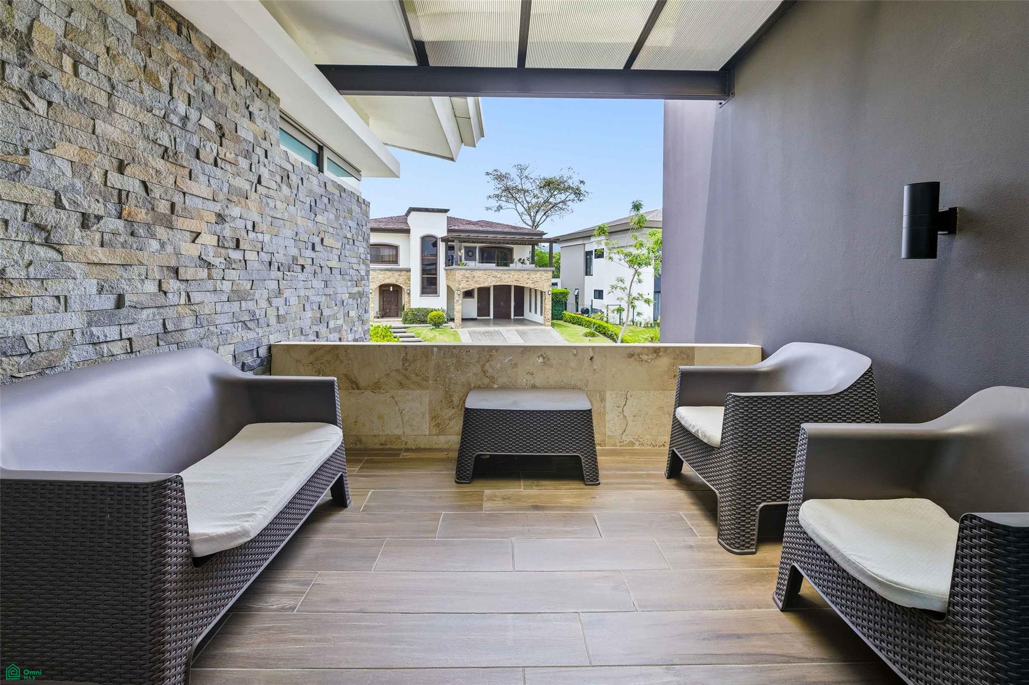 Contemporary Family Residence