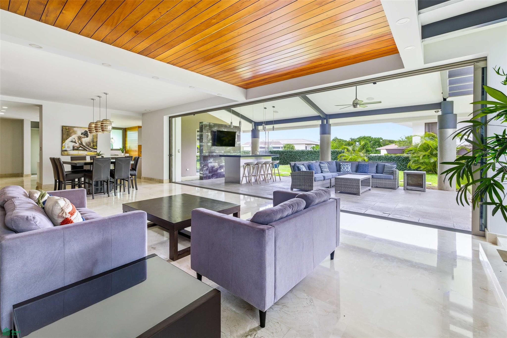 Contemporary Family Residence