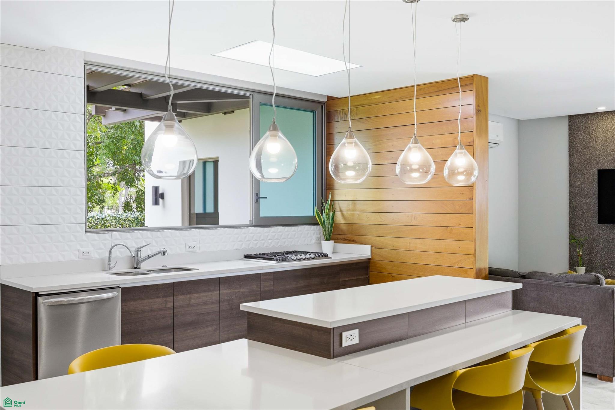 Contemporary Family Residence