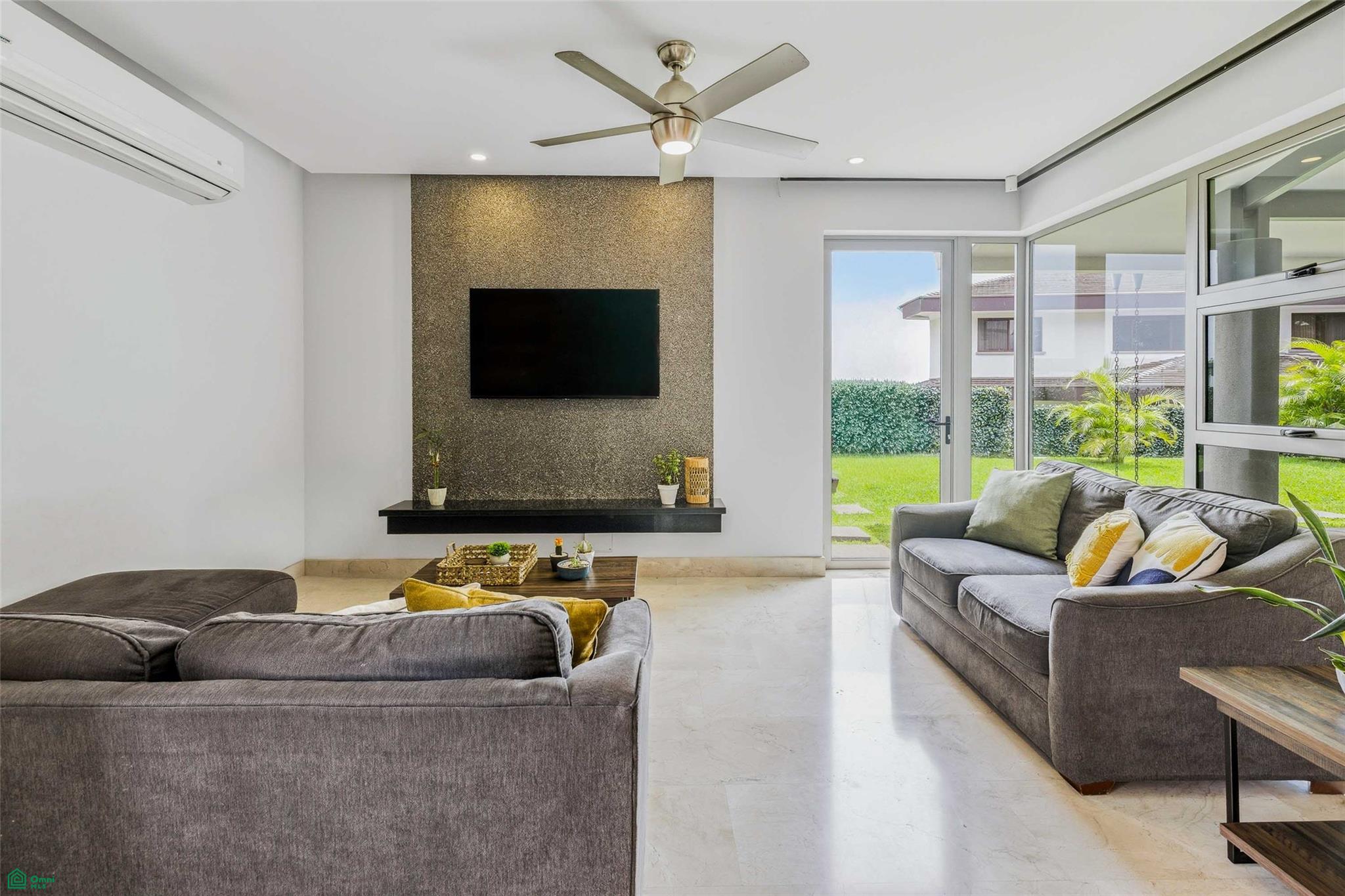 Contemporary Family Residence