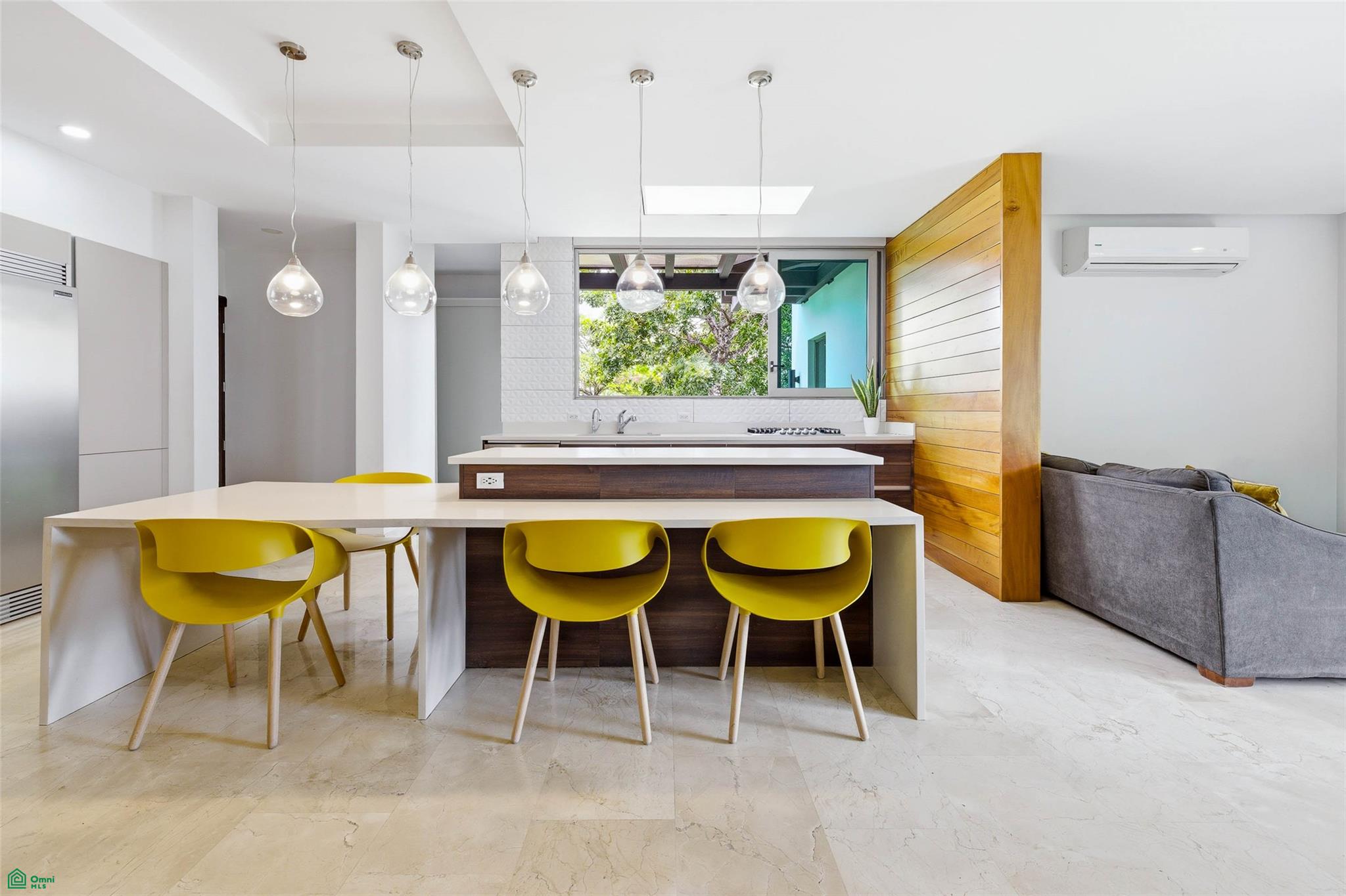 Contemporary Family Residence