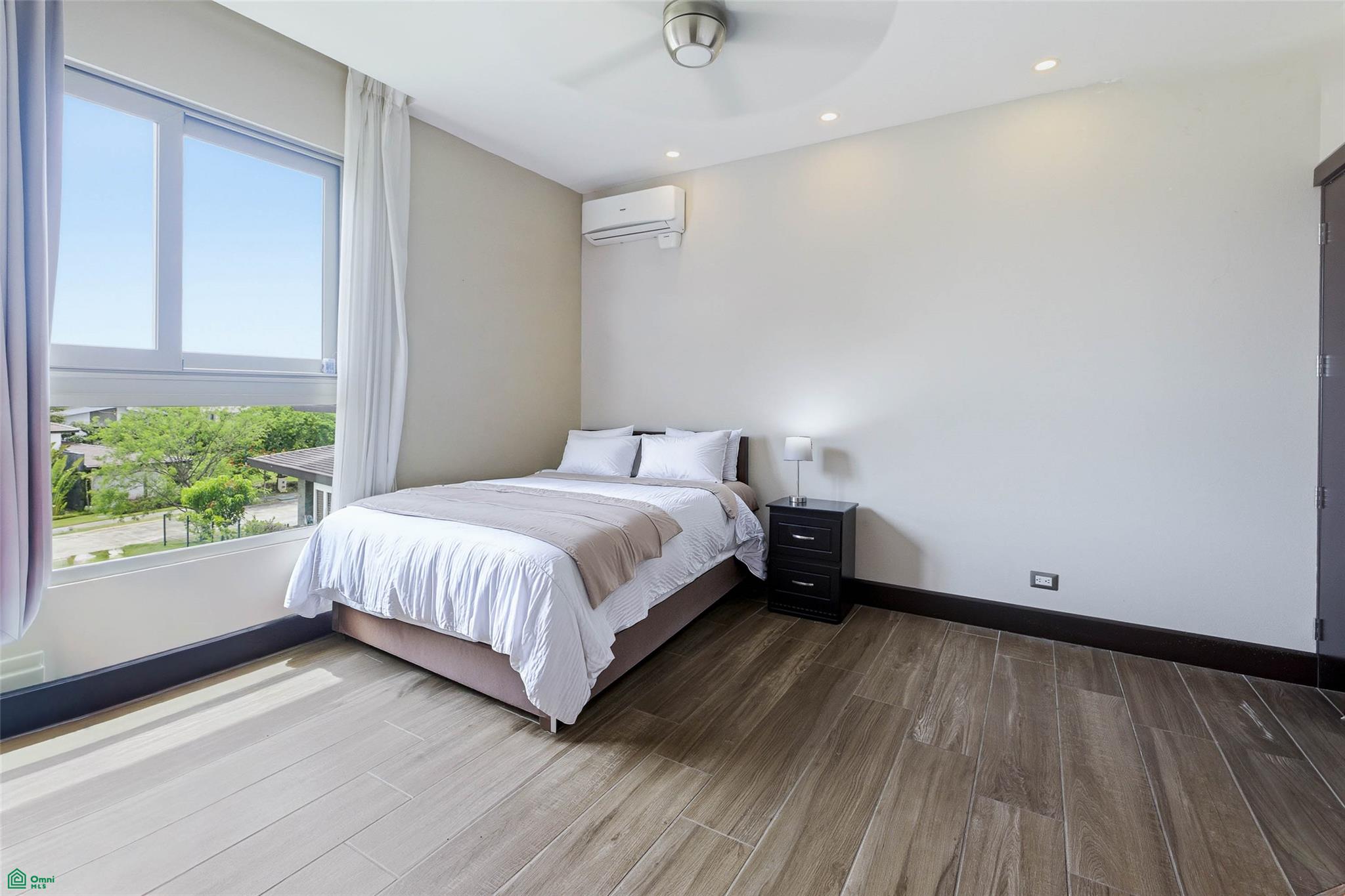 Contemporary Family Residence