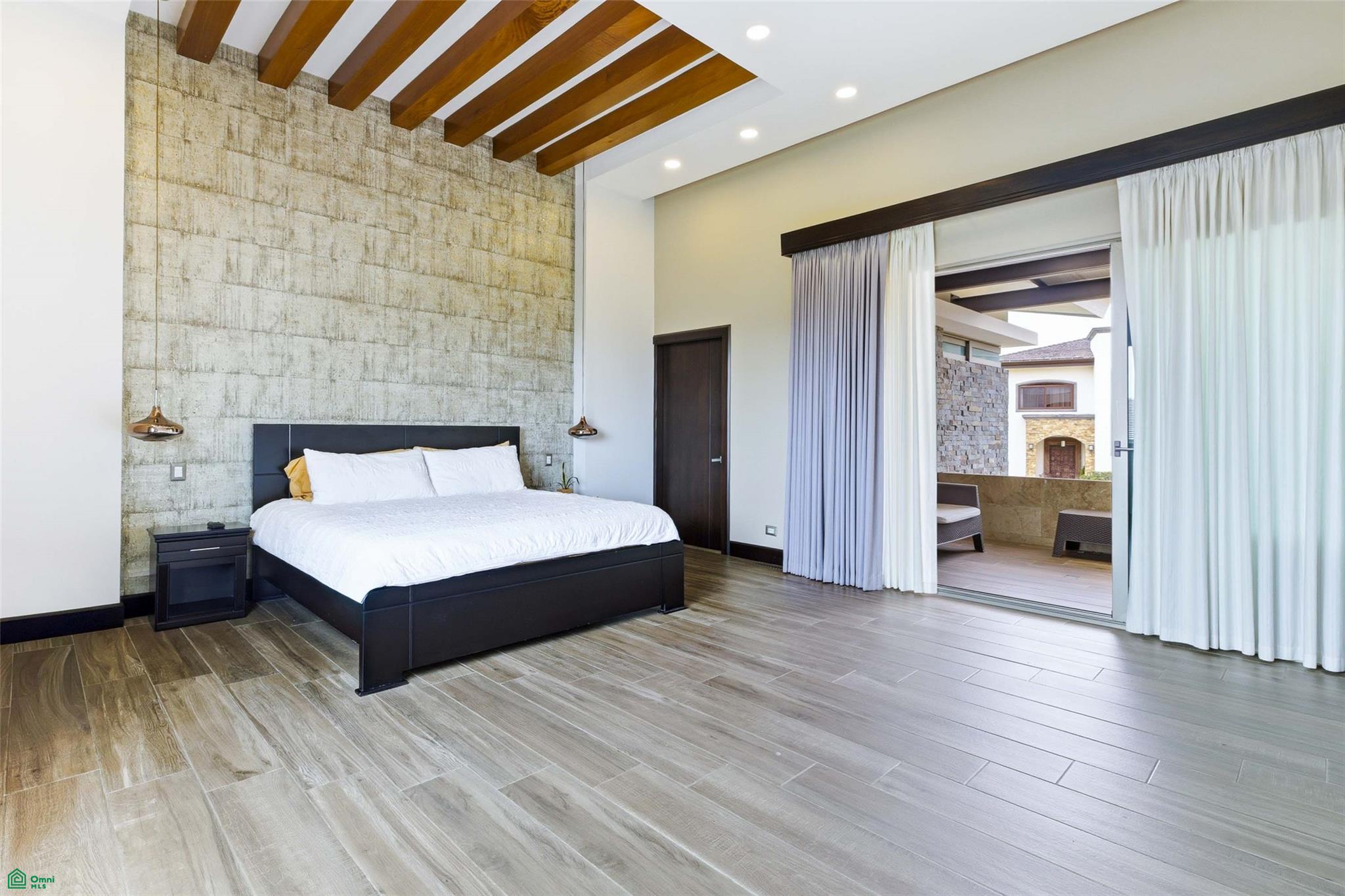 Contemporary Family Residence