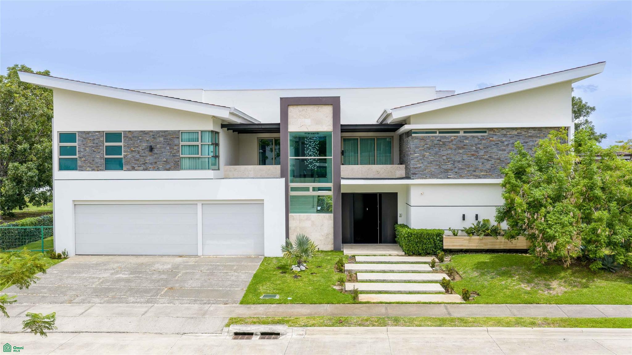 Contemporary Family Residence