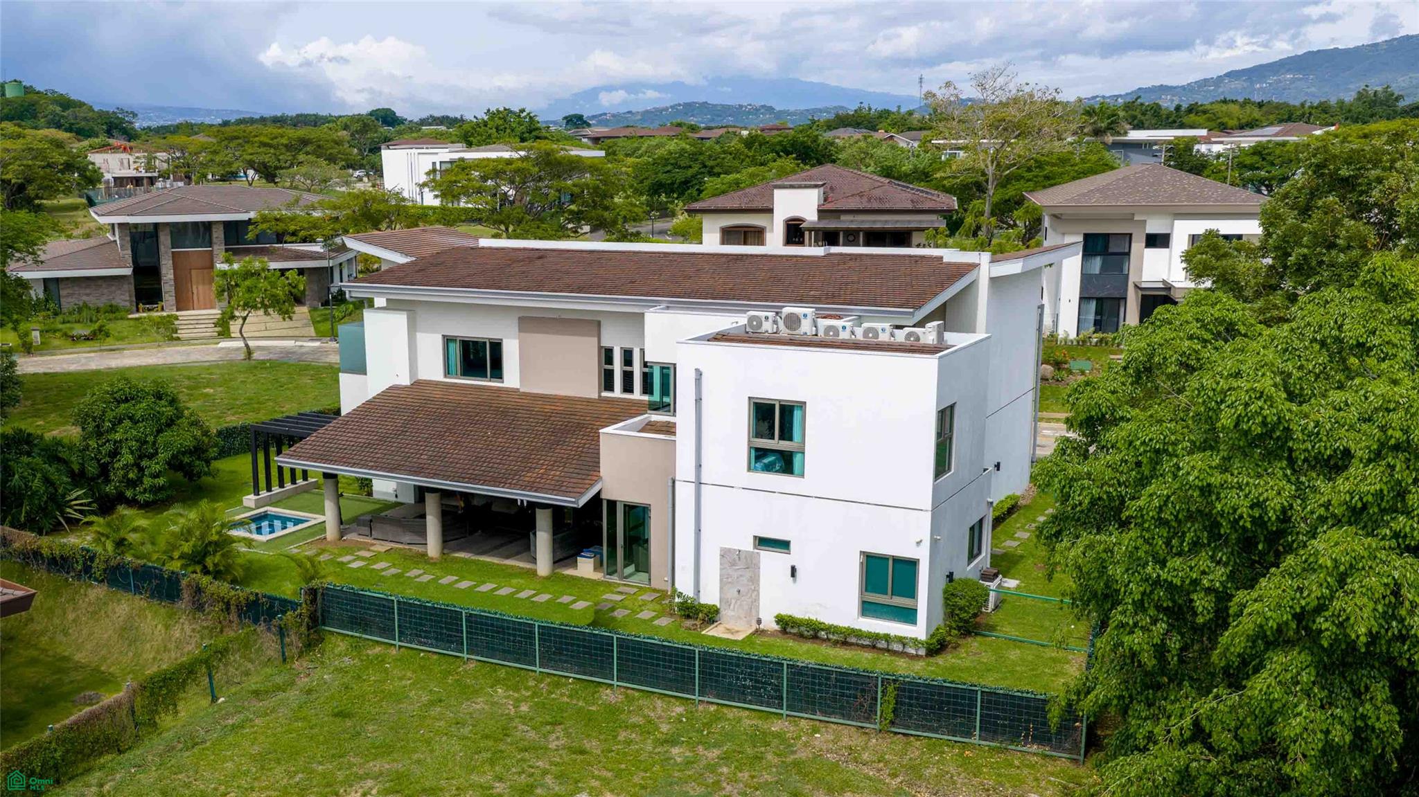 Contemporary Family Residence