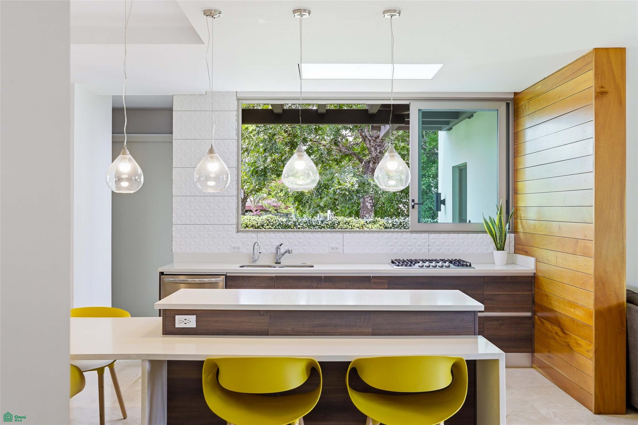 Contemporary Family Residence