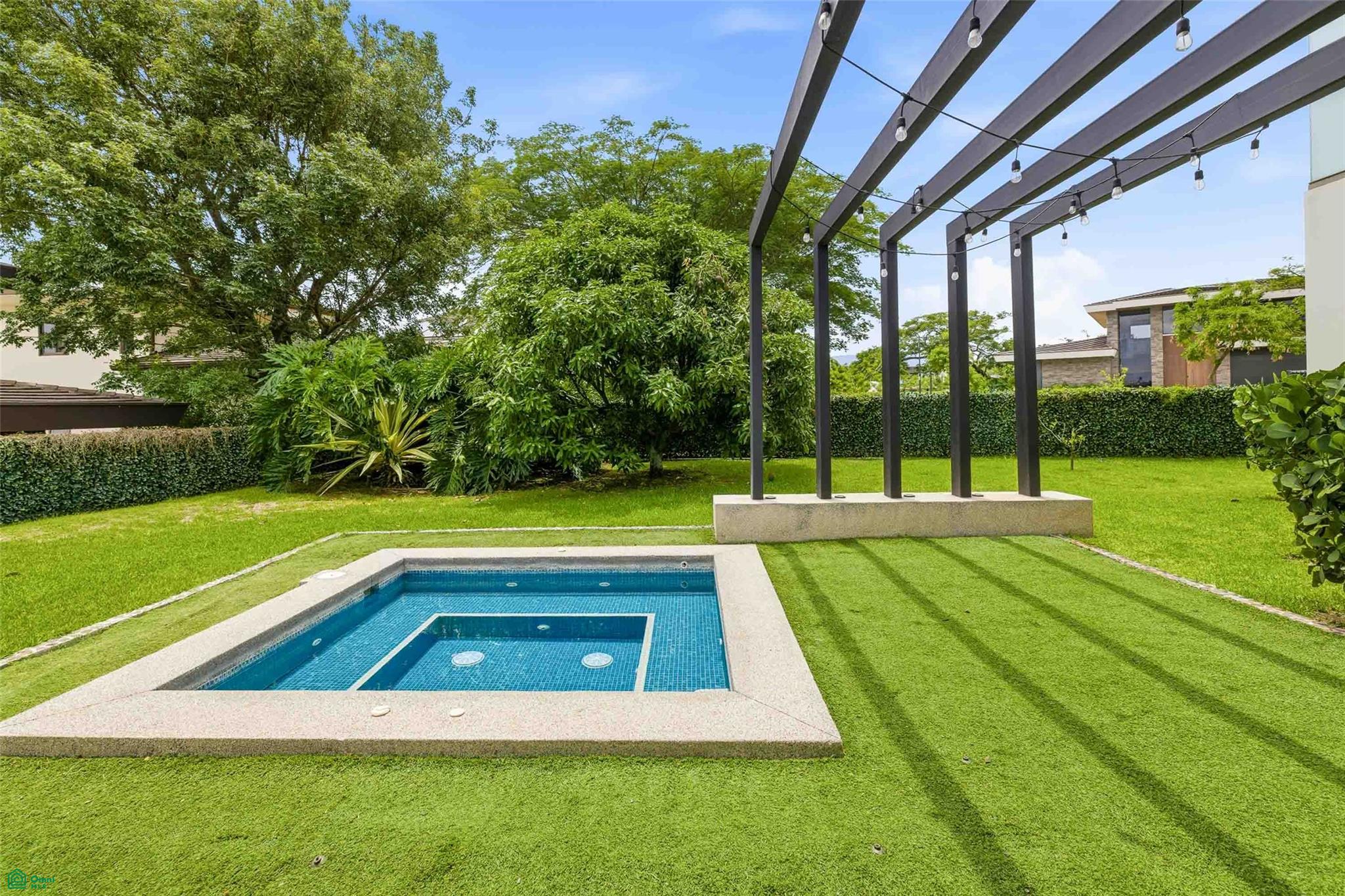 Contemporary Family Residence