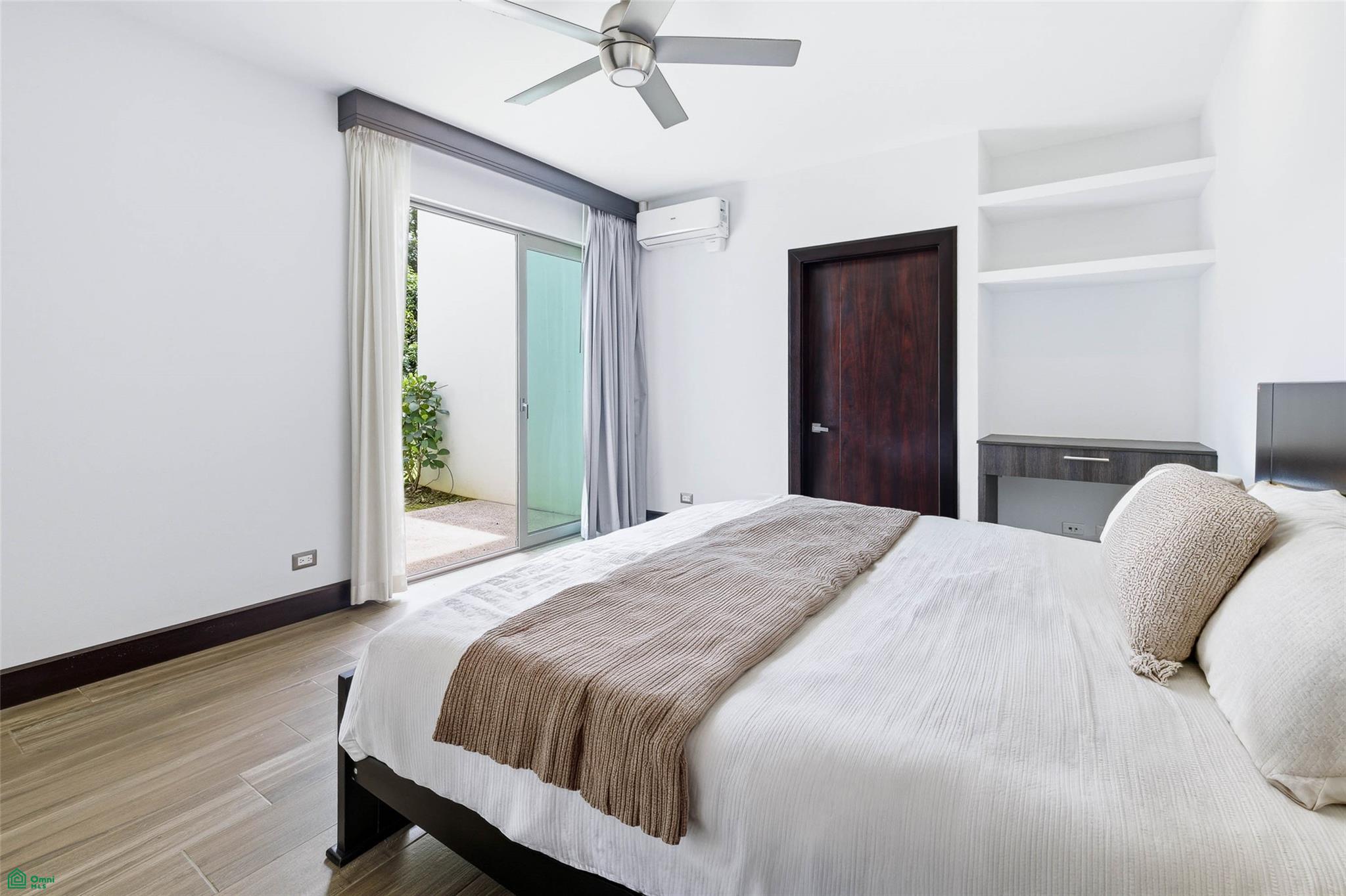 Contemporary Family Residence