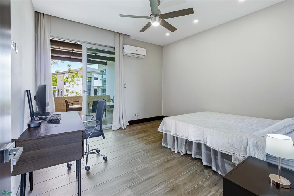 Contemporary Family Residence