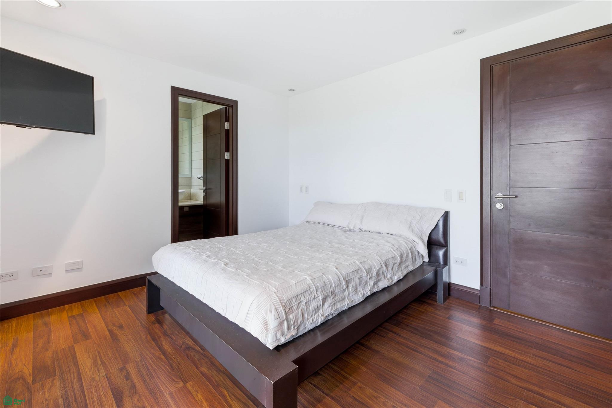 Panoramic Valley Views Retreat