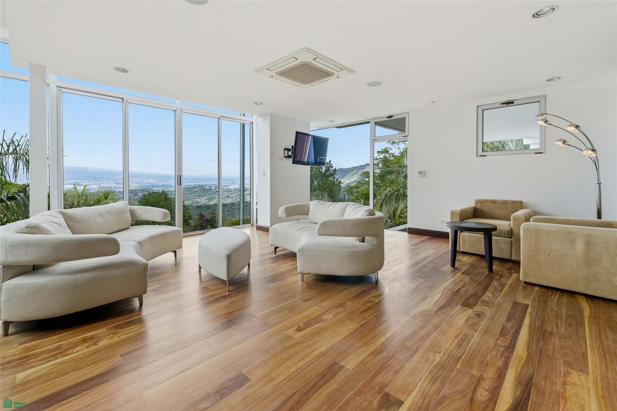 Panoramic Valley Views Retreat