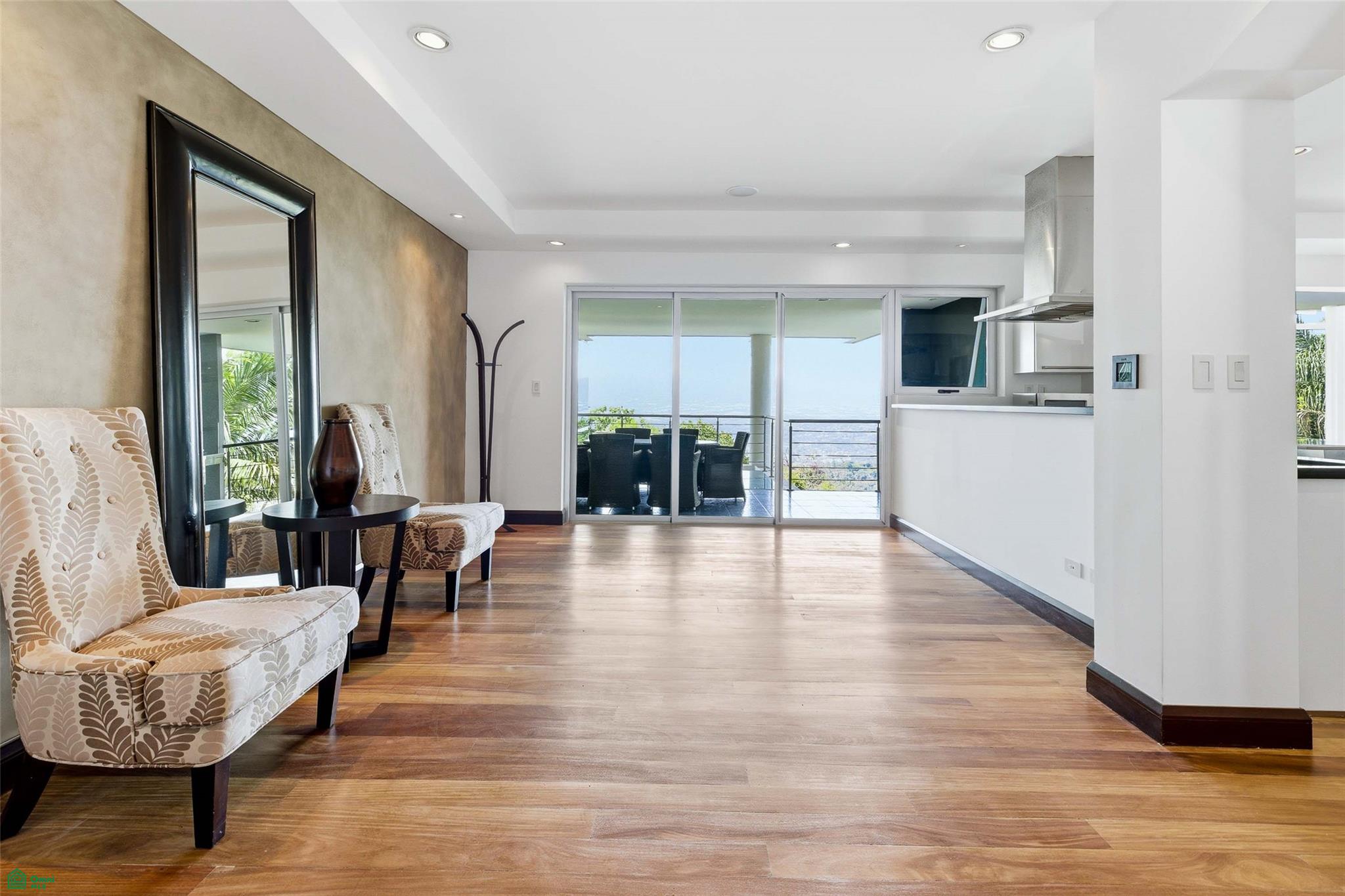 Panoramic Valley Views Retreat