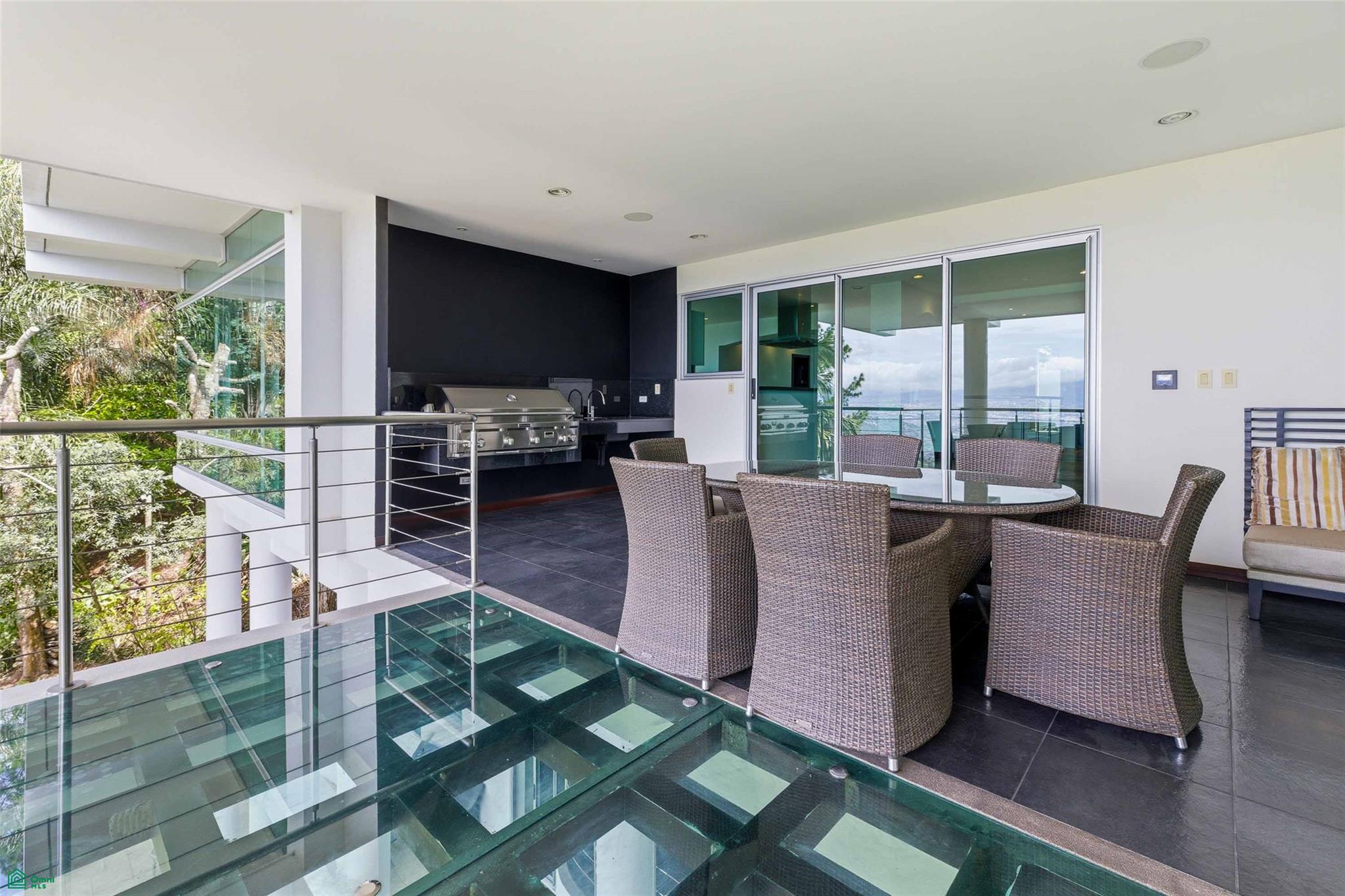 Panoramic Valley Views Retreat