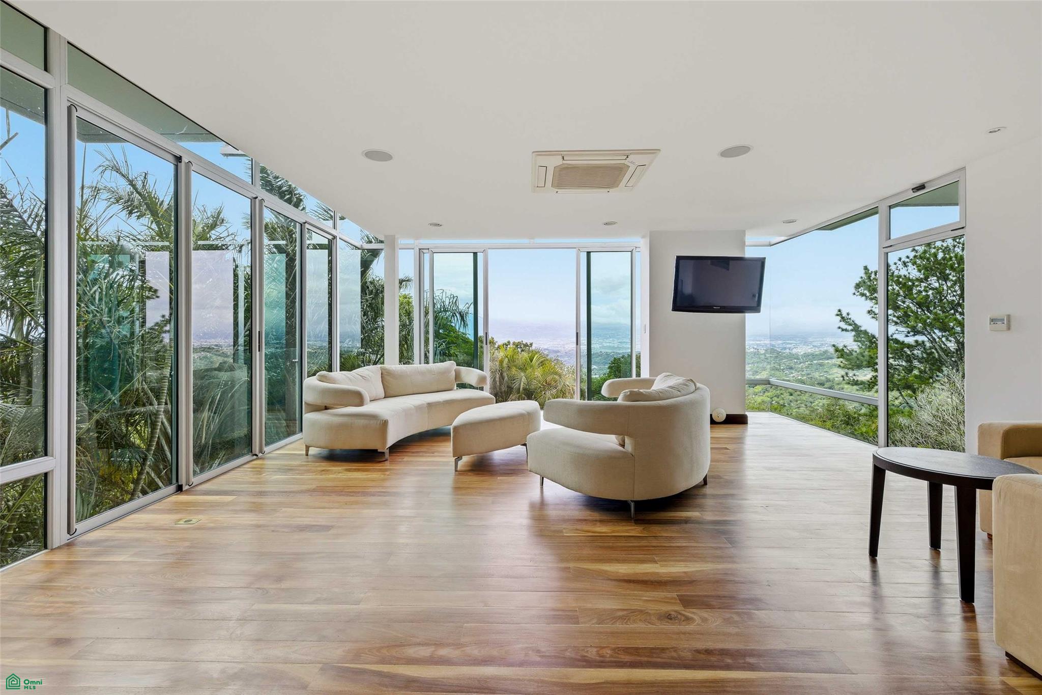 Panoramic Valley Views Retreat