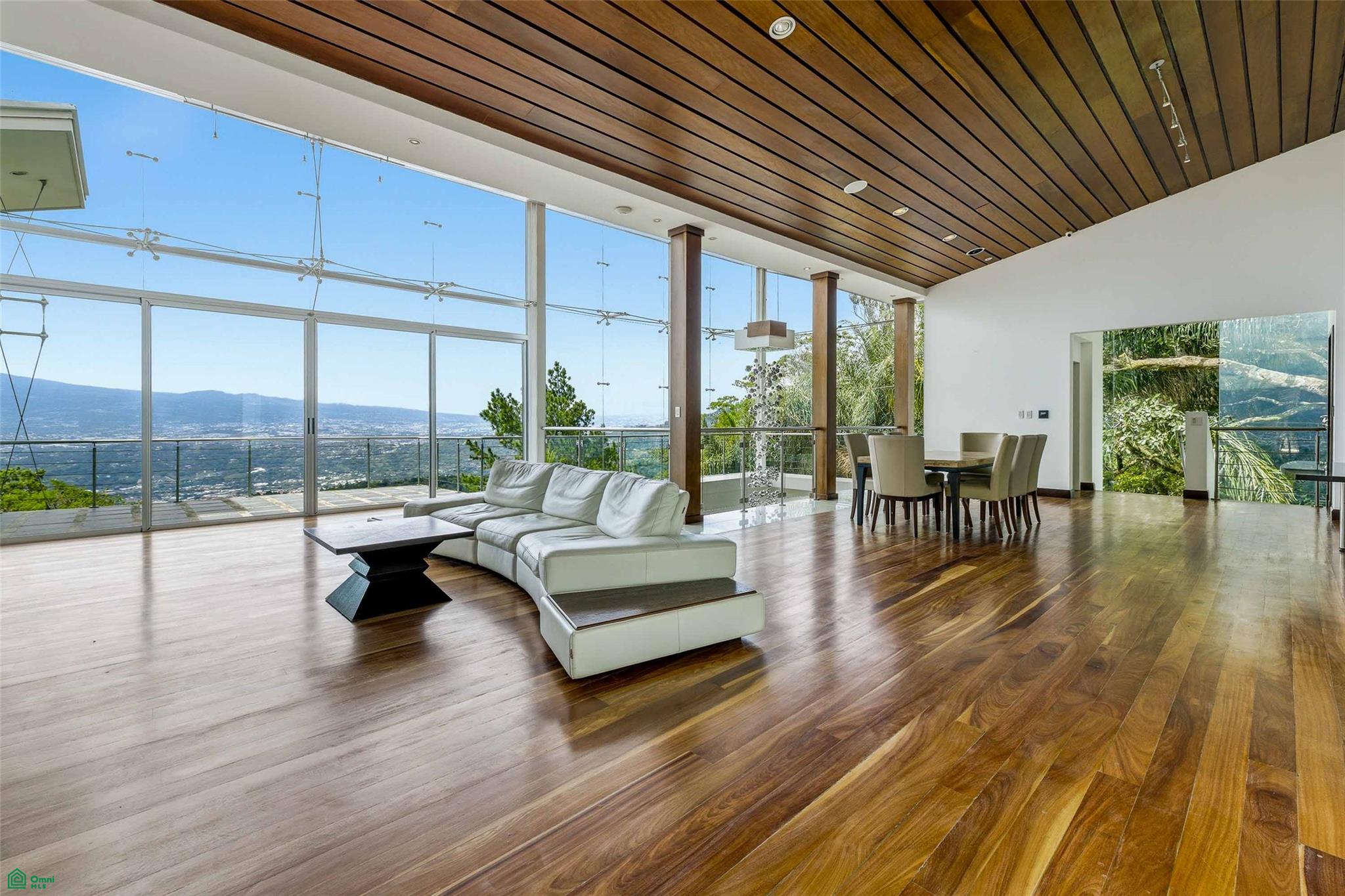 Panoramic Valley Views Retreat