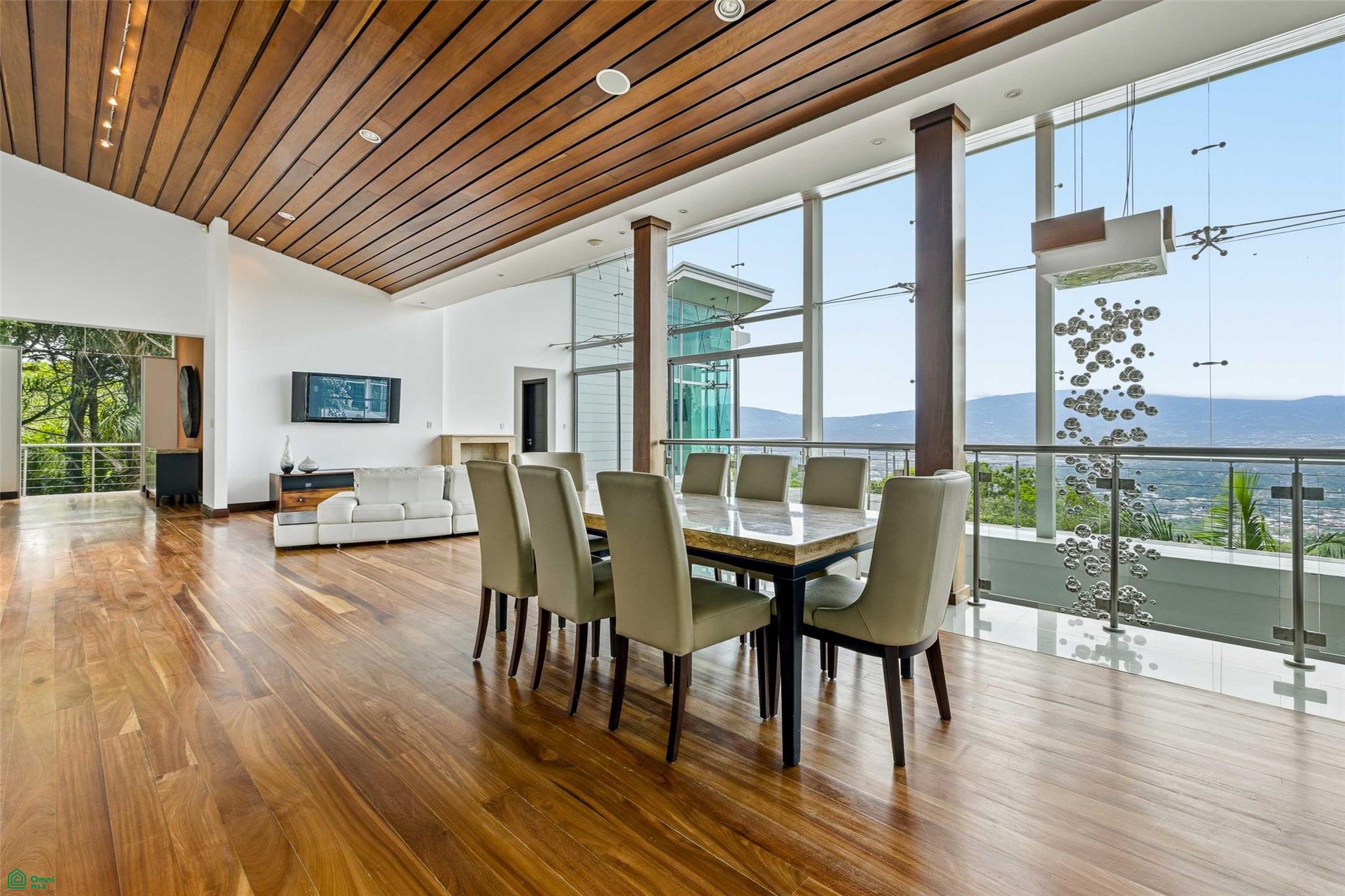 Panoramic Valley Views Retreat