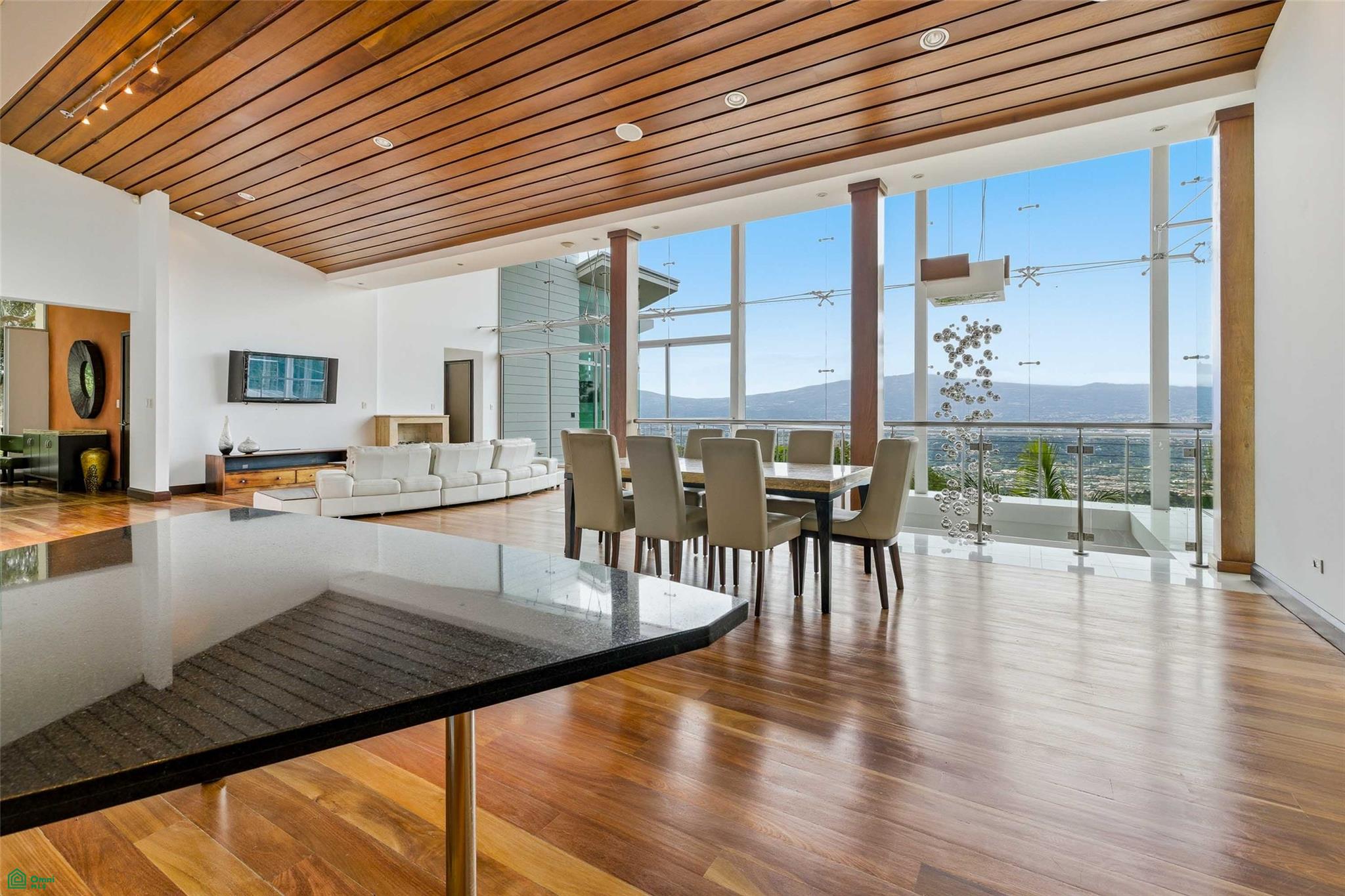 Panoramic Valley Views Retreat