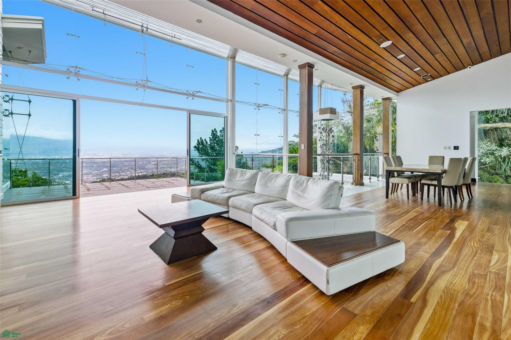 Panoramic Valley Views Retreat