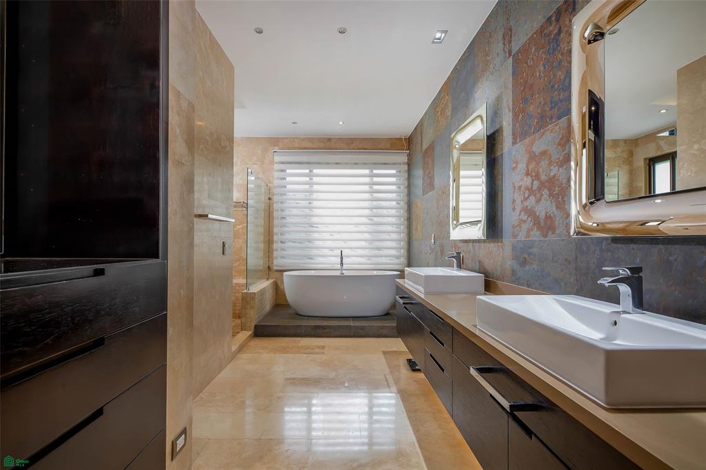 Single Level Luxury Estate