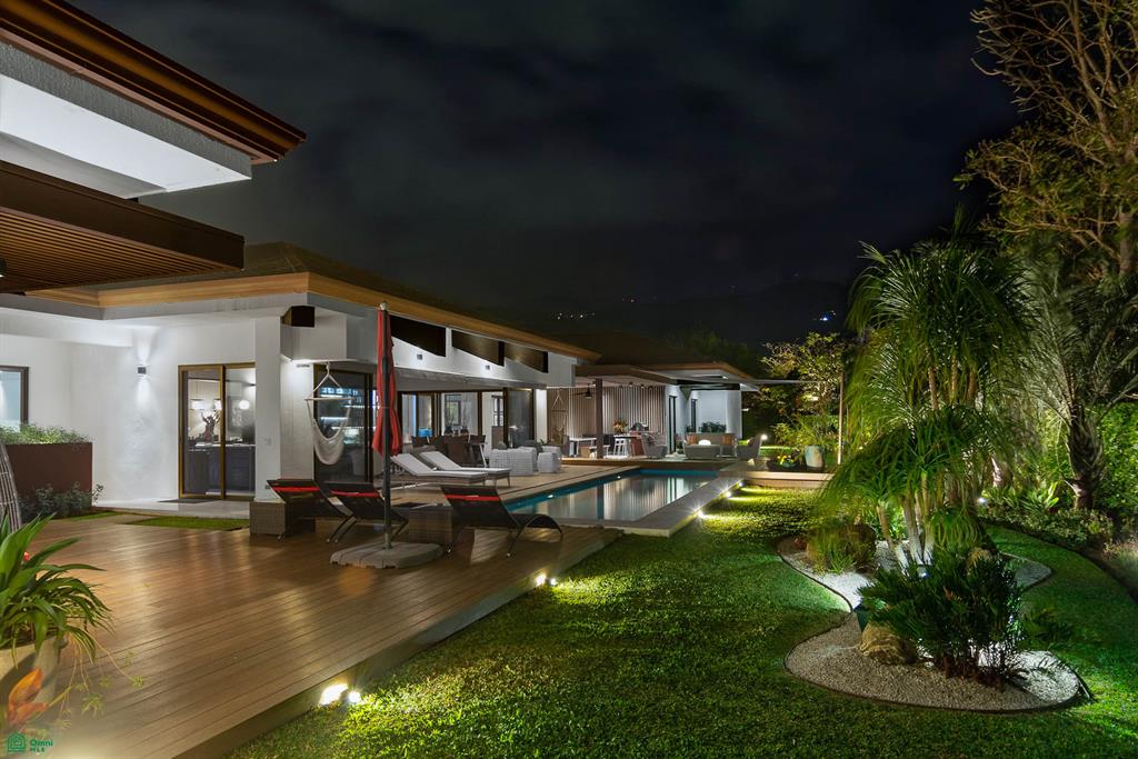Single Level Luxury Estate