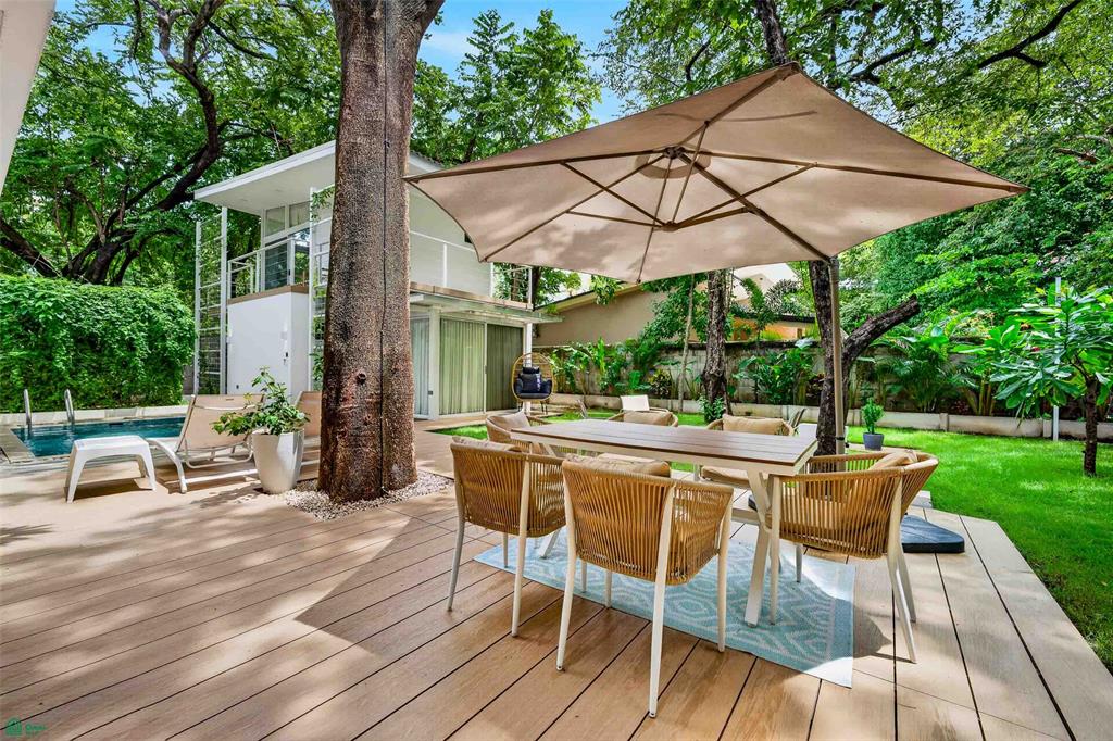 Tropical Modern Beach Home