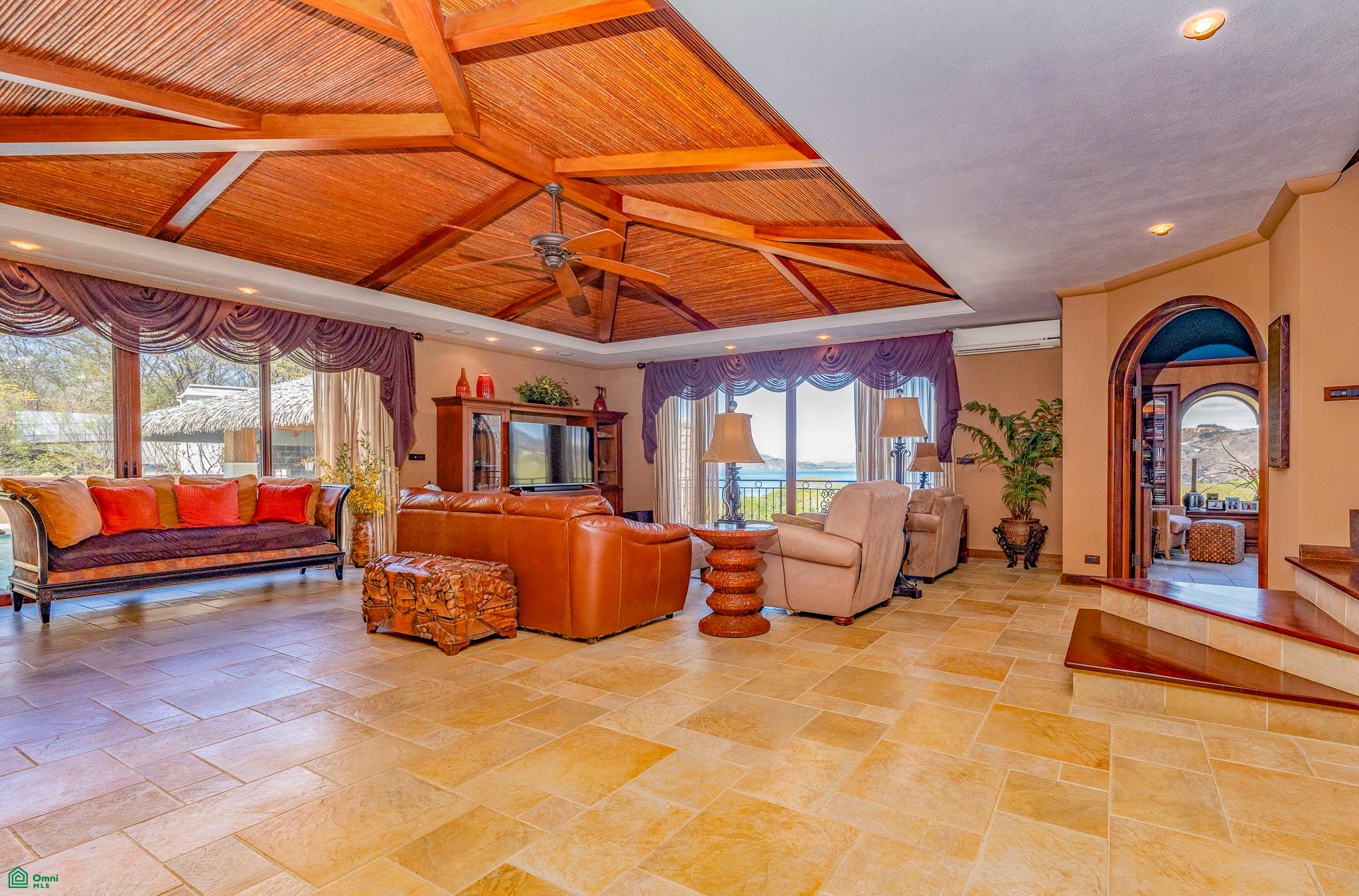 Ocean View Residence Walking Distance to the Beach