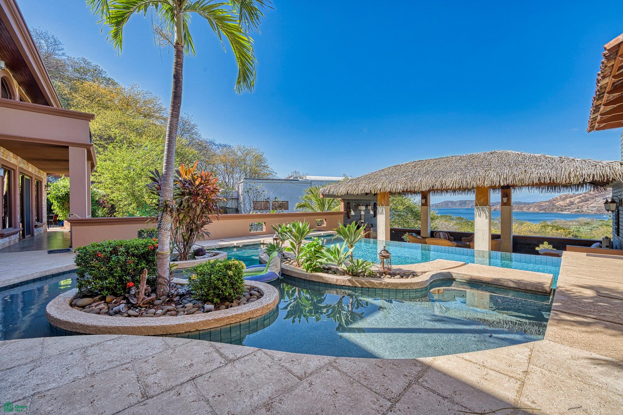 Ocean View Residence Walking Distance to the Beach
