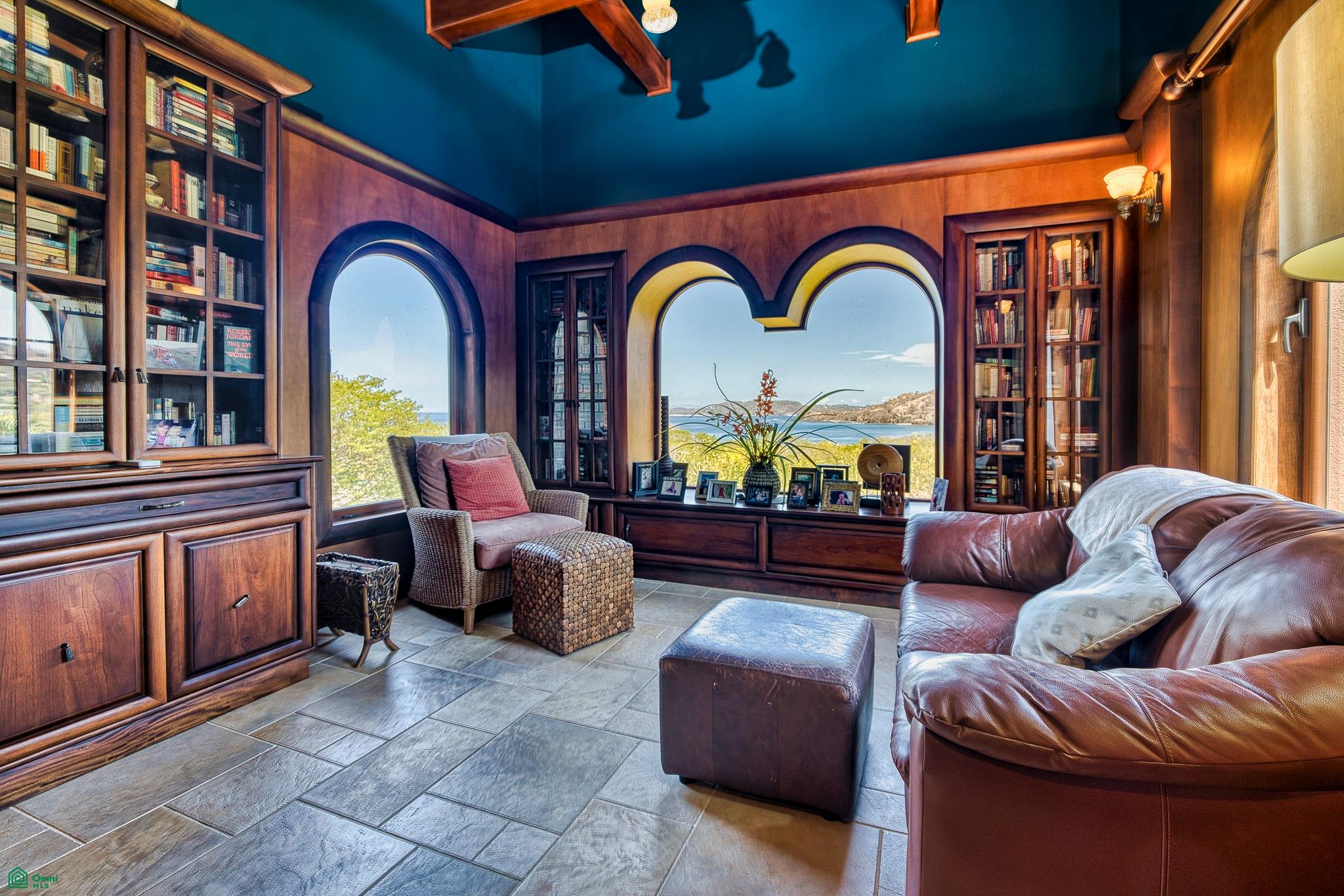 Ocean View Residence Walking Distance to the Beach