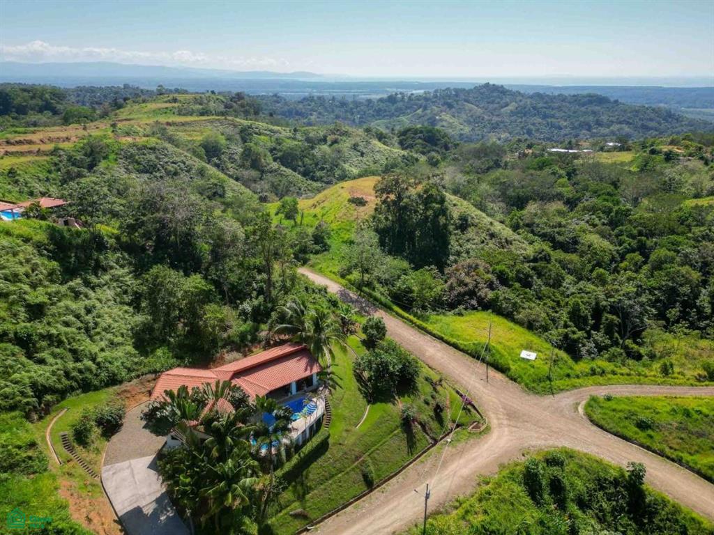Affordable Chontales Home with Mountain and Ocean View , Puerto Cortés, Osa, Puntarenas