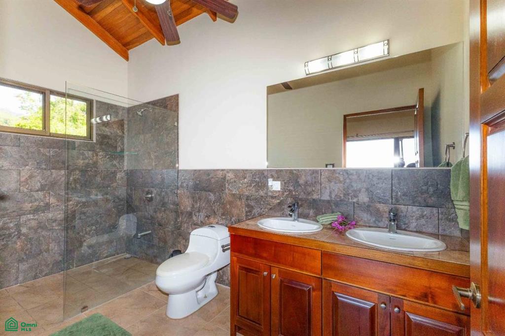 Affordable Chontales Home with Mountain and Ocean View , Puerto Cortés, Osa, Puntarenas