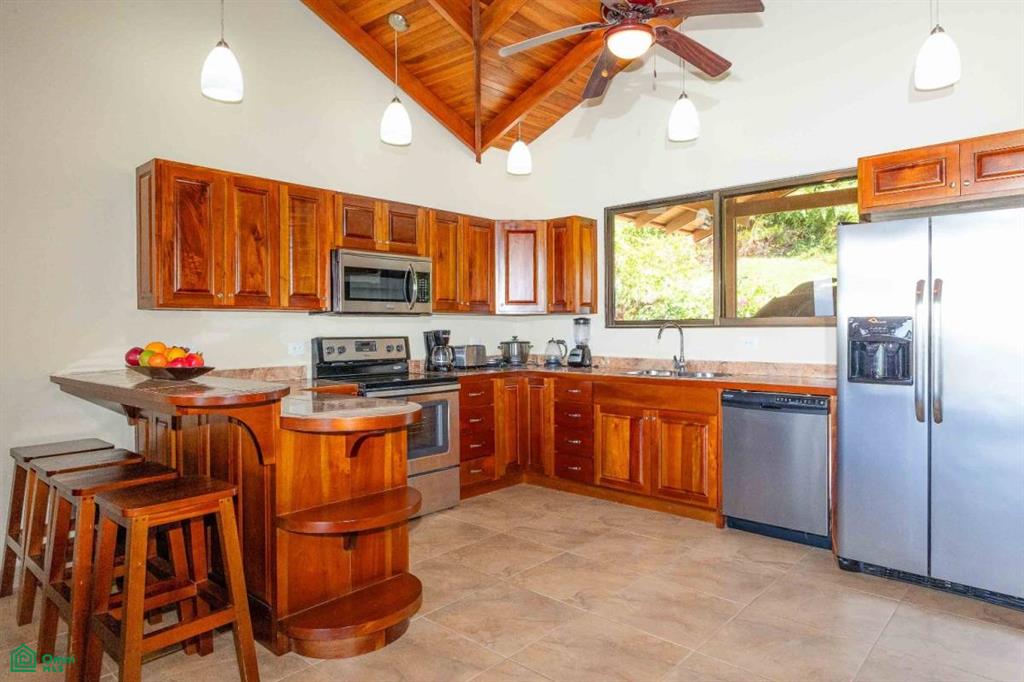 Affordable Chontales Home with Mountain and Ocean View , Puerto Cortés, Osa, Puntarenas
